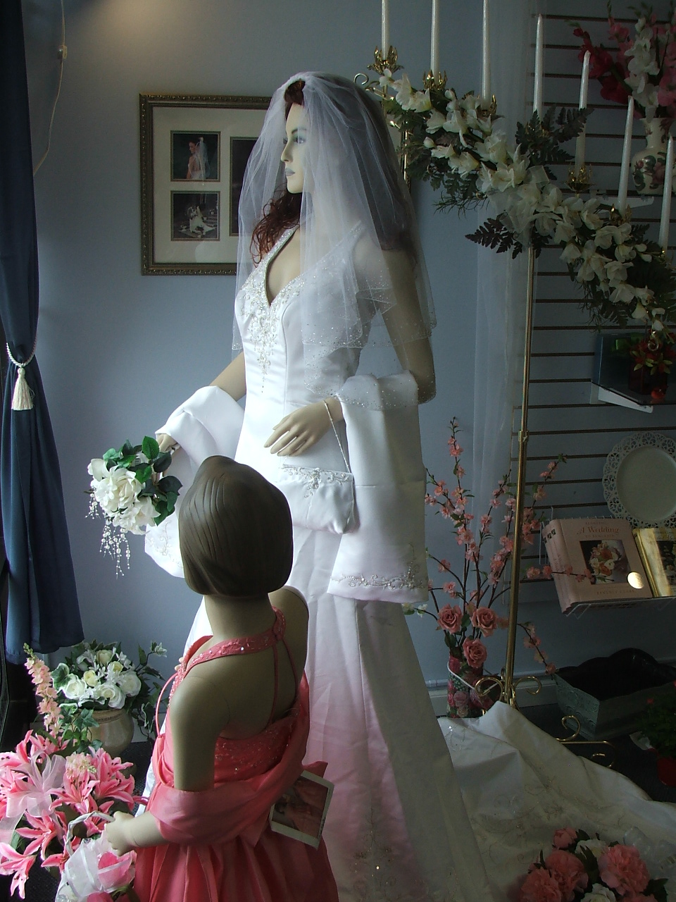 dresses/trainbridal.jpg